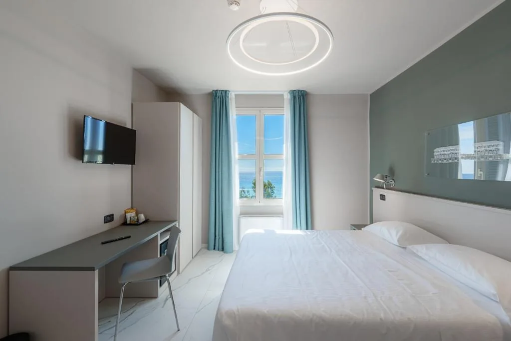 Superior Double Room - Main Building with Sea View — Hotel Villa Levi