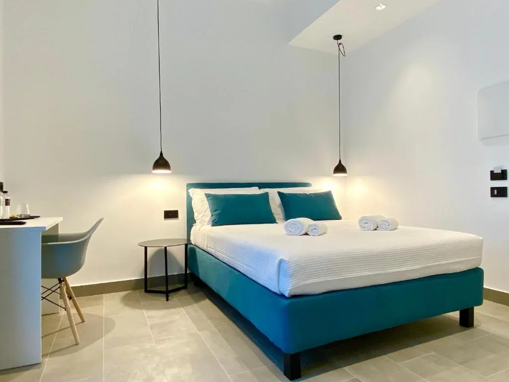 THE ONE – SUN ‘n SEA ROOMS