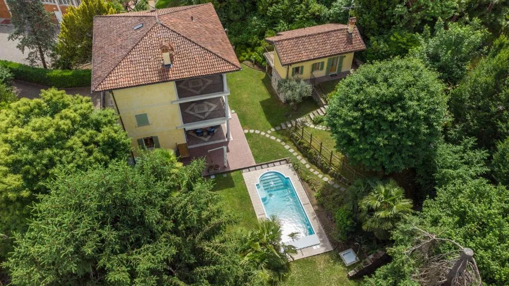 The Ortensia, our Room with Lake View, Spacious Park-Facing Balcony and Private External Bathroom at the Villa Isabella Stresa — foto 4