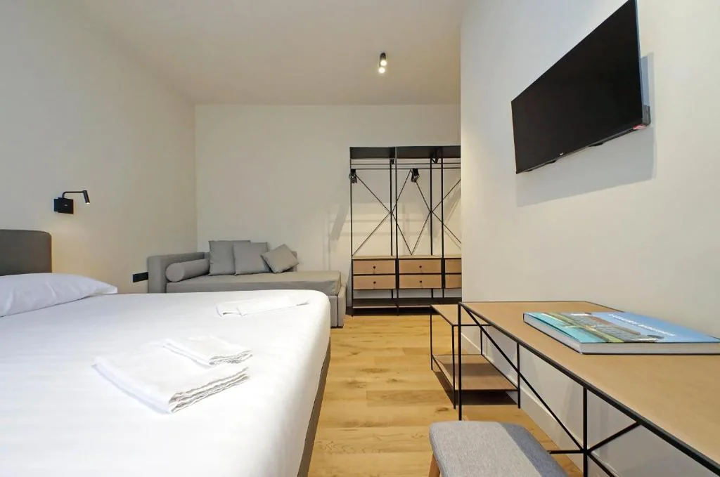 The Place Gallia – New Guesthouse San Giovanni- self check-in – modern bathrooms-near metro A