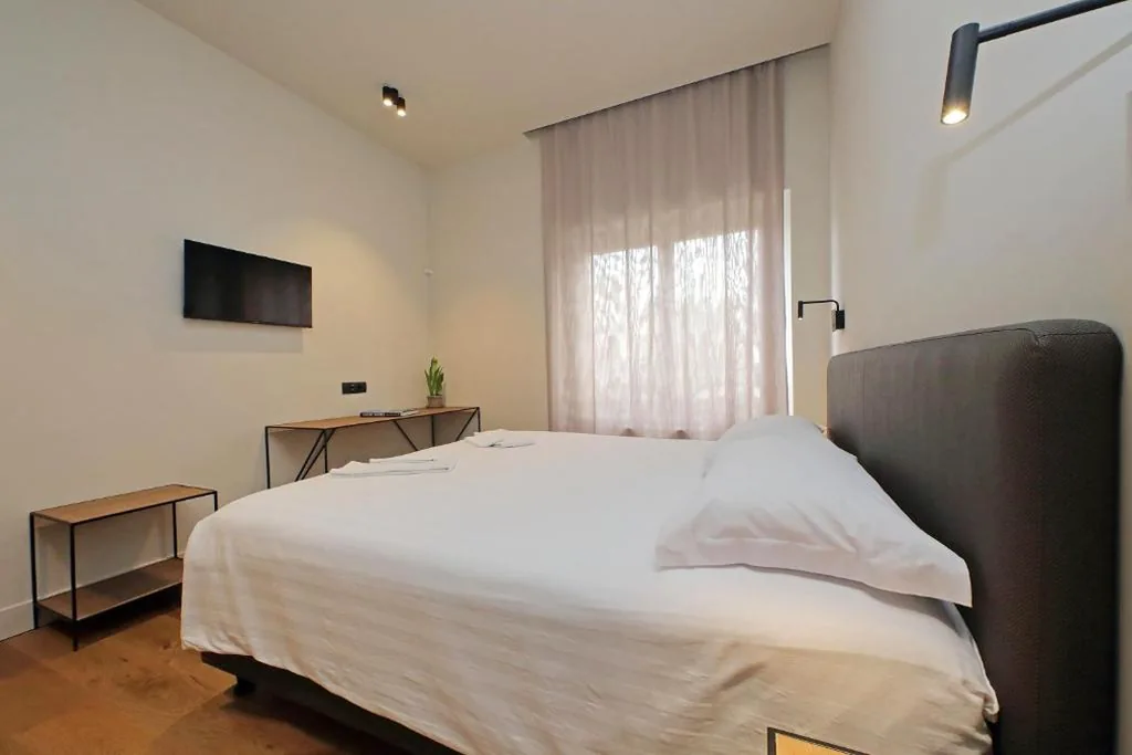The Place Gallia – New Guesthouse San Giovanni- self check-in – modern bathrooms-near metro A — foto 4
