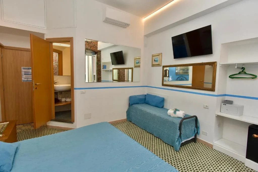 The Vernazza Main Plaza – Rooms & Apartment — foto 4