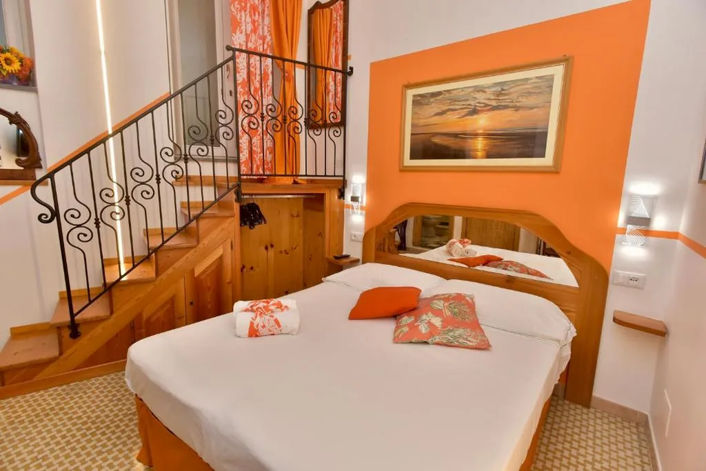 The Vernazza Main Plaza – Rooms & Apartment — foto 6