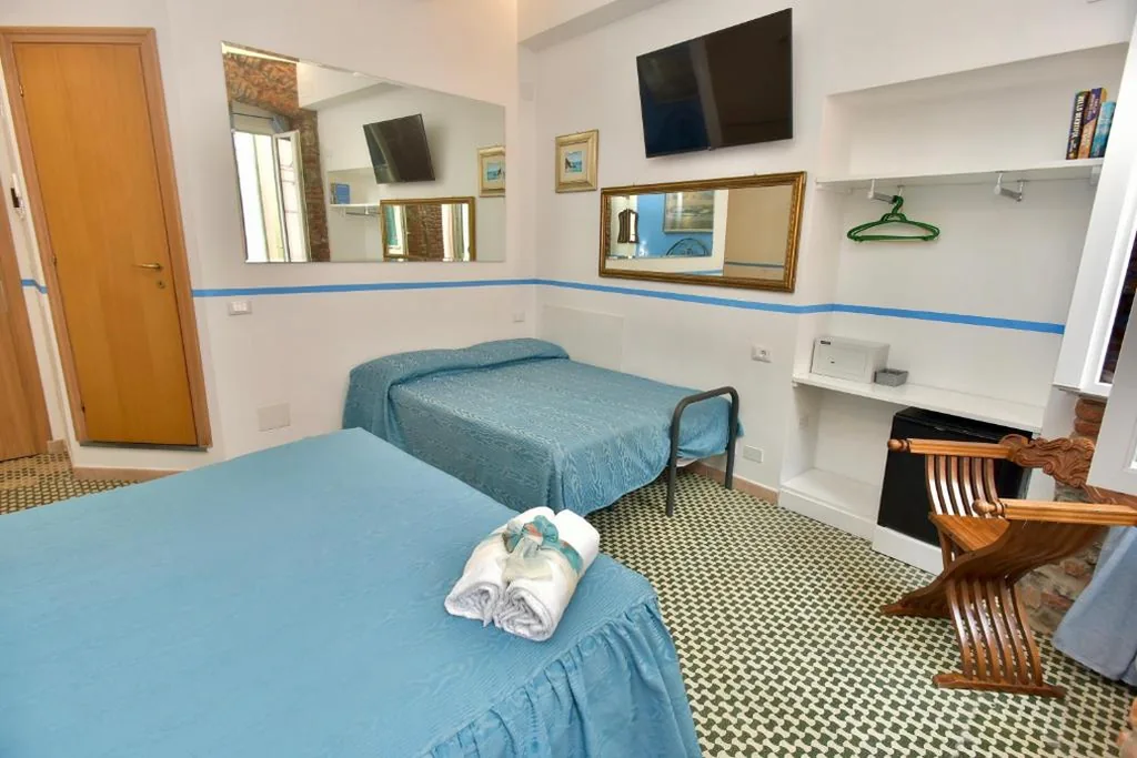 The Vernazza Main Plaza – Rooms & Apartment — foto 8