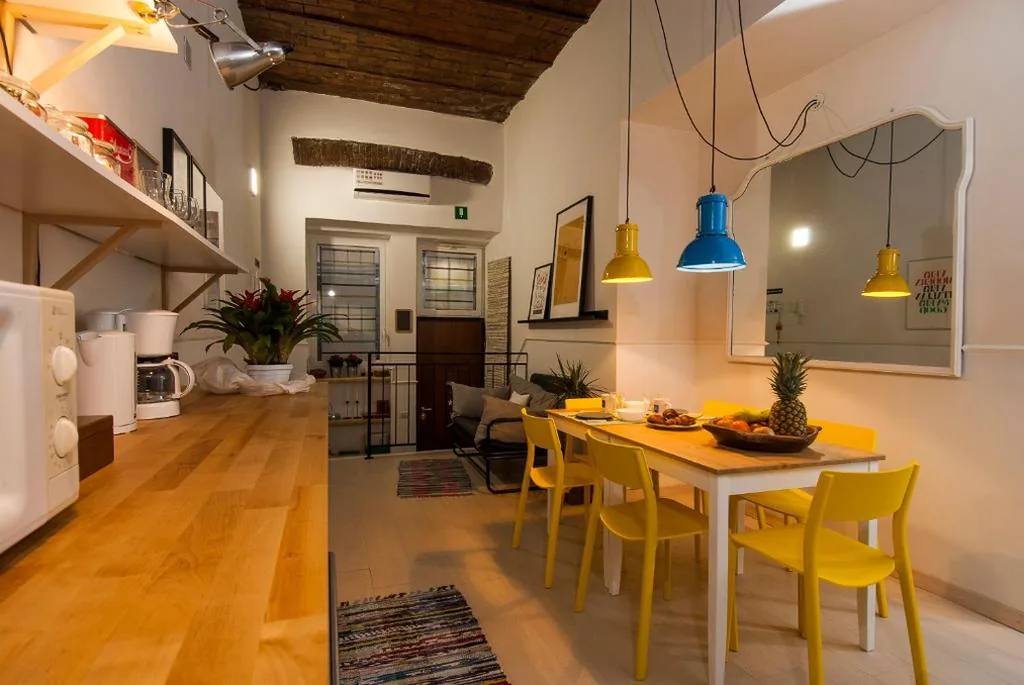 The yellow house — foto 4
