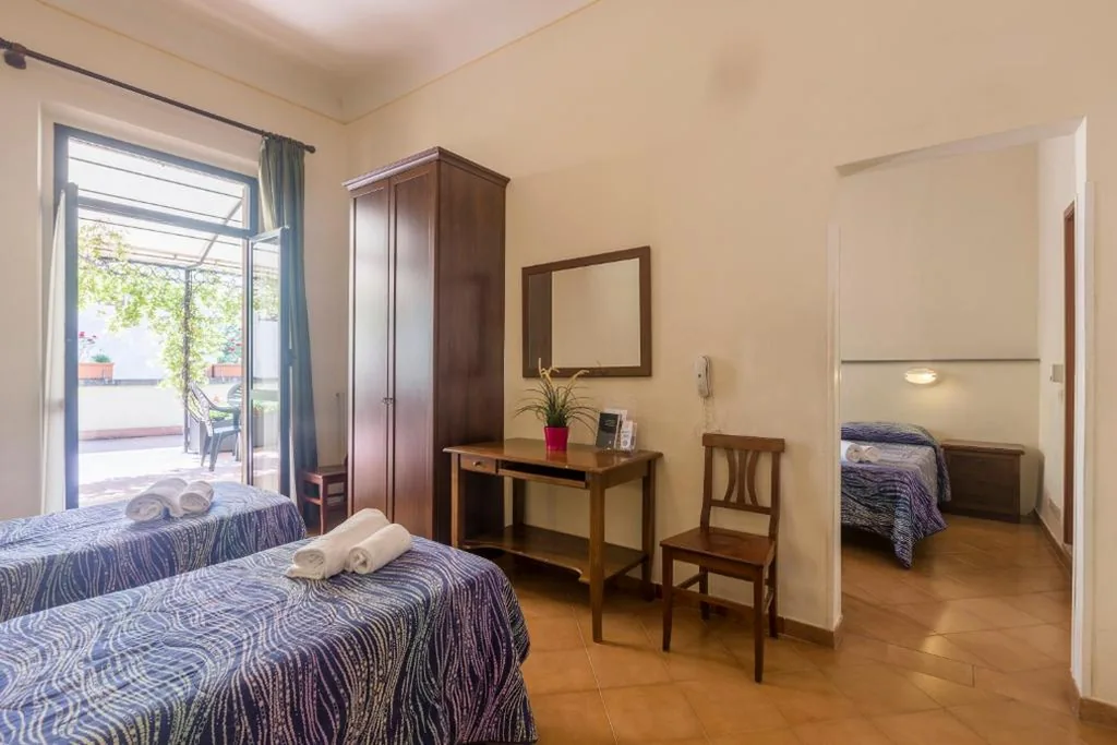 2 Interconnecting Rooms — Foresteria Valdese di Firenze