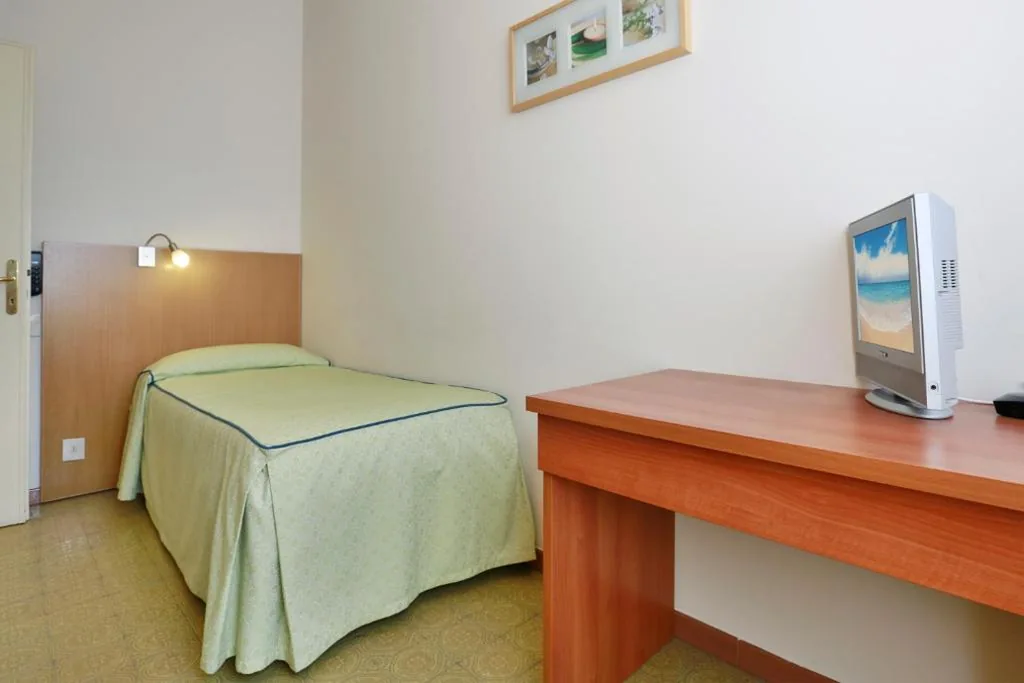 2 Connecting Rooms — Hotel Lupori