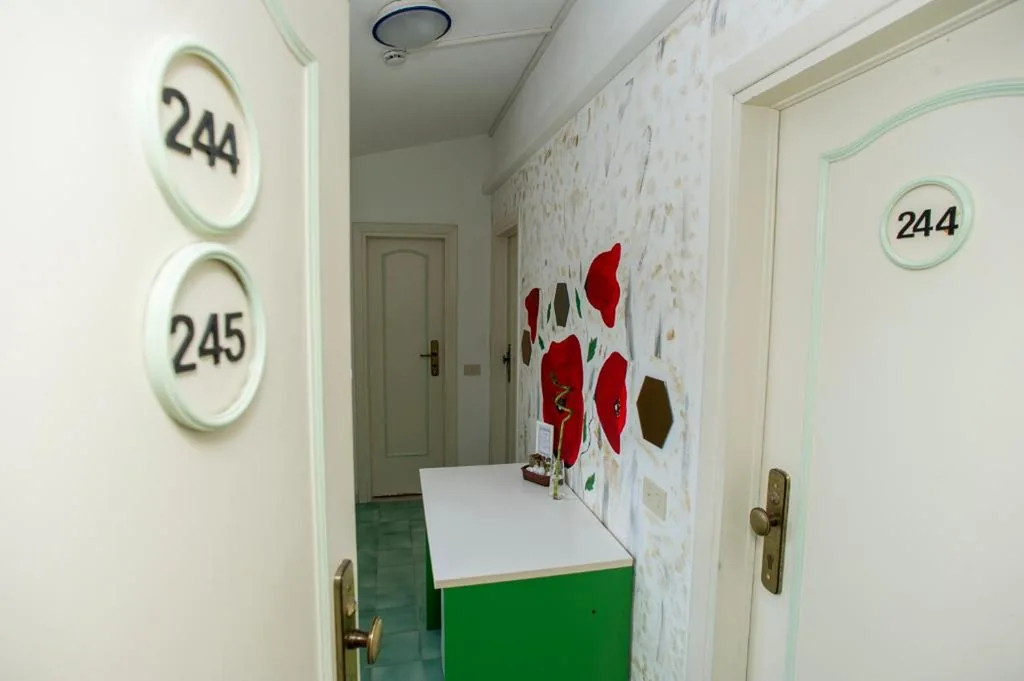 2 Connecting Double Rooms — Hotel Punto Verde