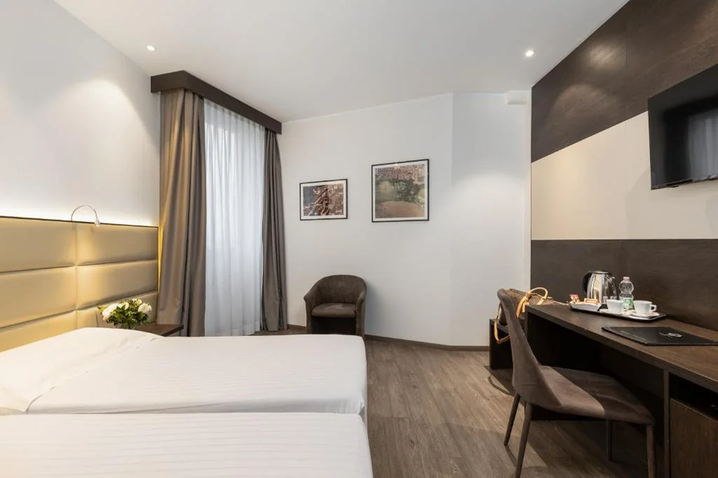 Ampia Camera Matrimoniale/Doppia con Letti Singoli — Hotel Minerva