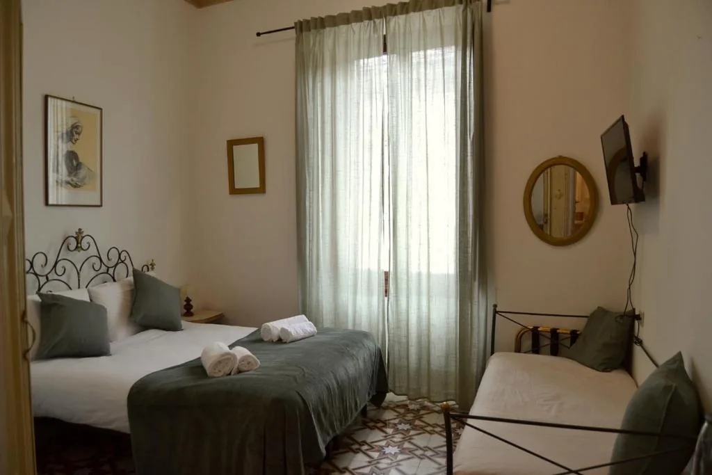 Large Double Room — Florence Heart B&B