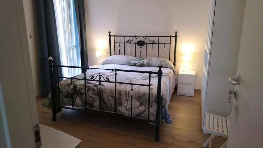 Large Double Room — Francarooms