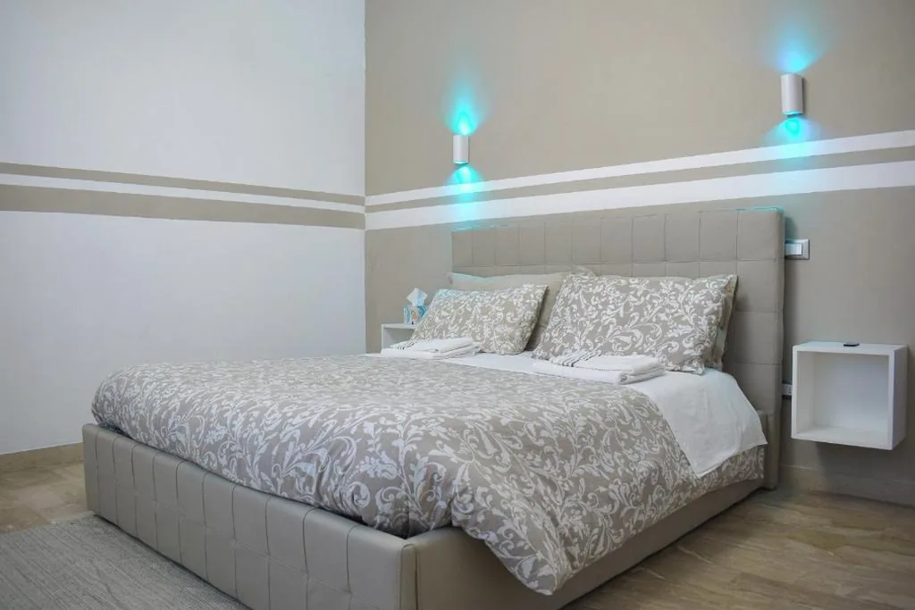 Large Double Room — Good Vibes