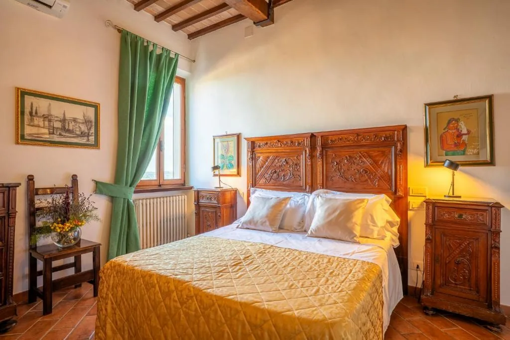 Large Double Room — La Corte Medicea