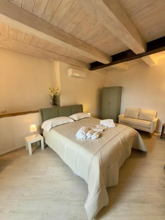 Large Double Room — La Dimora Di Roberta