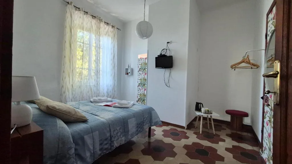 Large Double Room — Villa Sunrise