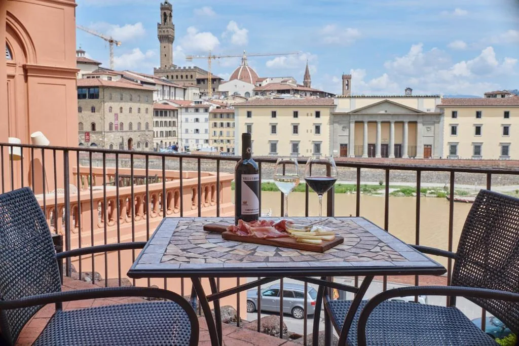 Ampio Appartamento con 1 Camera da Letto e Terrazza (3 Adulti) — My Boutique Home in Florence