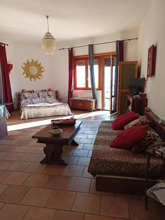 Ampio monolocale con balcone fronte mare