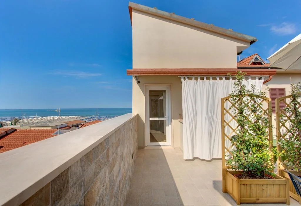One-Bedroom Apartment with Lateral Sea View — Hotel Biagi & Residence