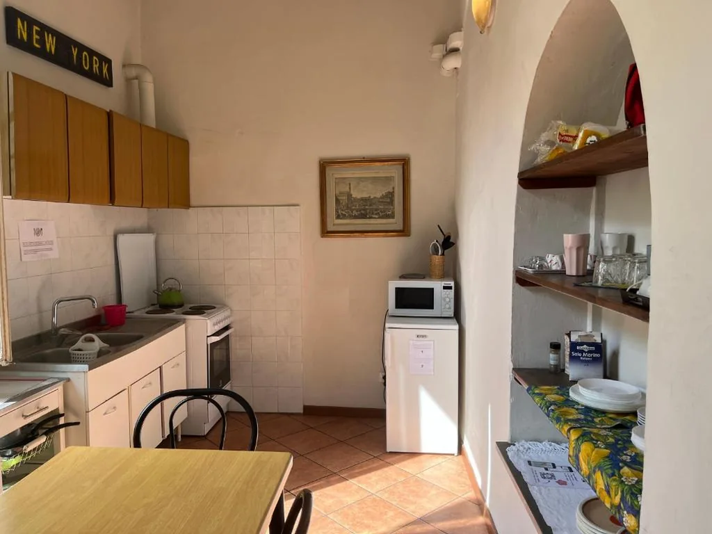Appartamento con 2 Camere da Letto — 27 Aprile