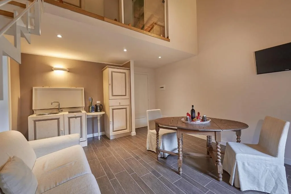 Two-Bedroom Apartment (6 Adults) — B&B Le Stanze del Duomo