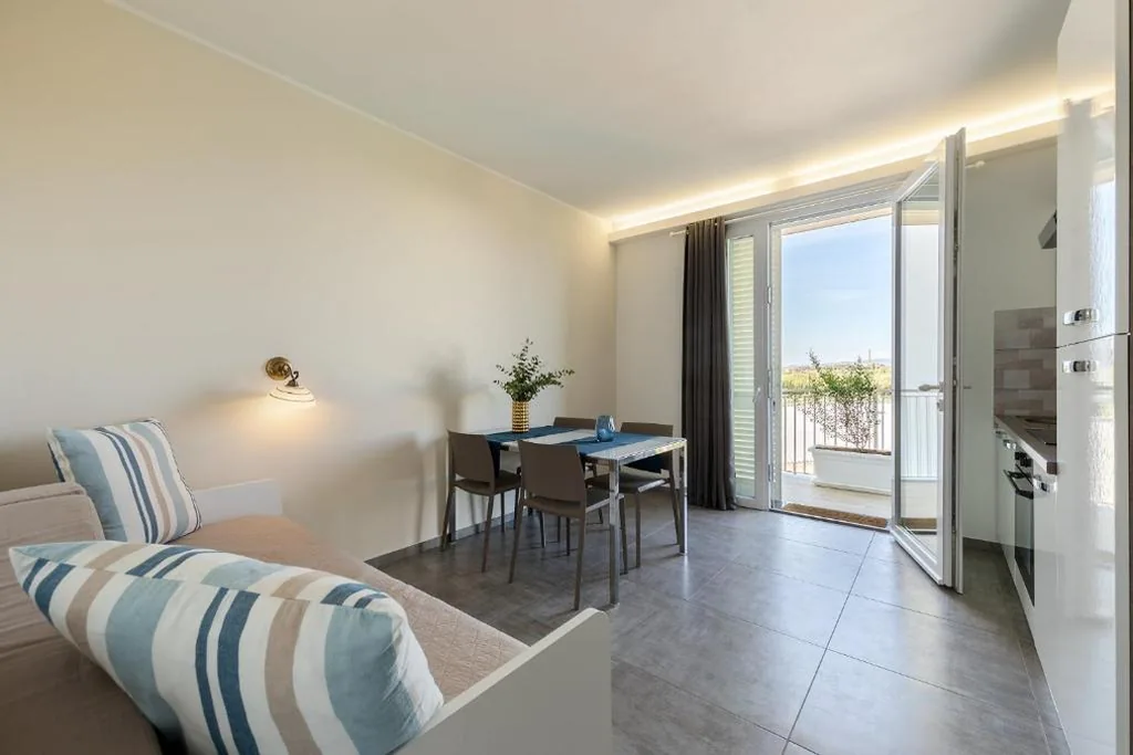 Appartamento con 2 Camere da Letto — Golden Apartments