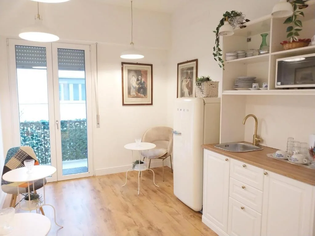 Three-Bedroom Apartment with Balcony — Romito 38