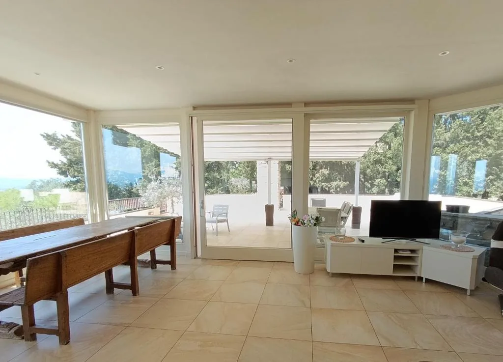 Appartamento con piscina in Villa — foto 3