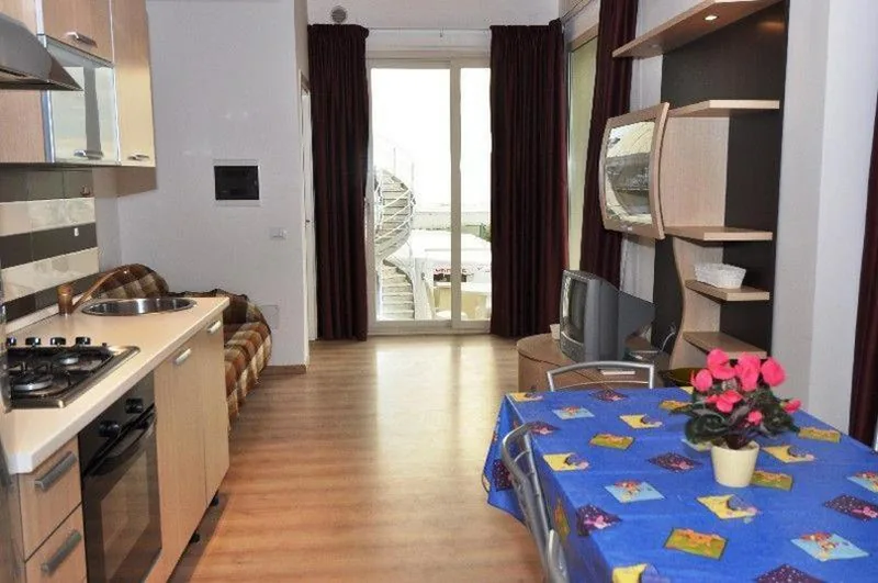 Appartamento con Vista Mare e Accesso Spiaggia — Hotel Pineta Mare