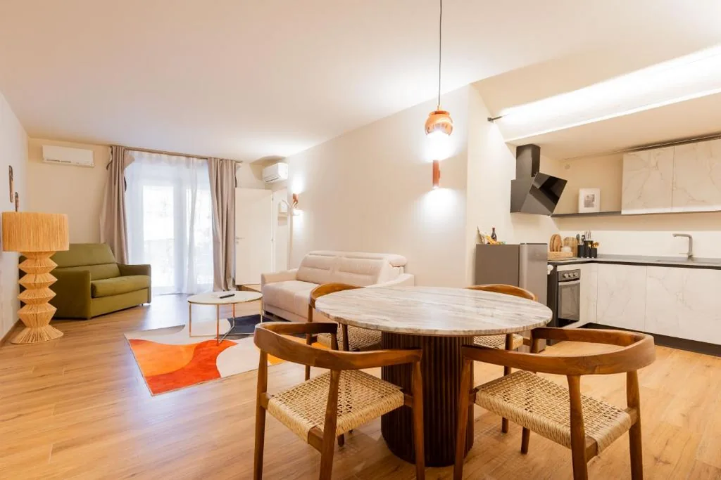 Appartamento Deluxe con 1 Camera da Letto e Vista Giardino — Le Camere Pietrasantine – Garden