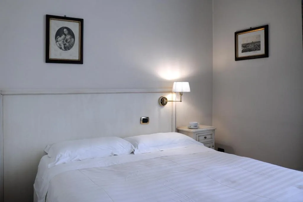 Basic Double or Twin Room — Hotel Astro Mediceo