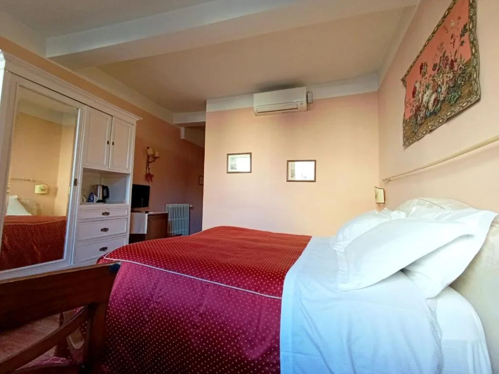 Camera Budget Matrimoniale/Doppia con Letti Singoli — B&B A Florence View