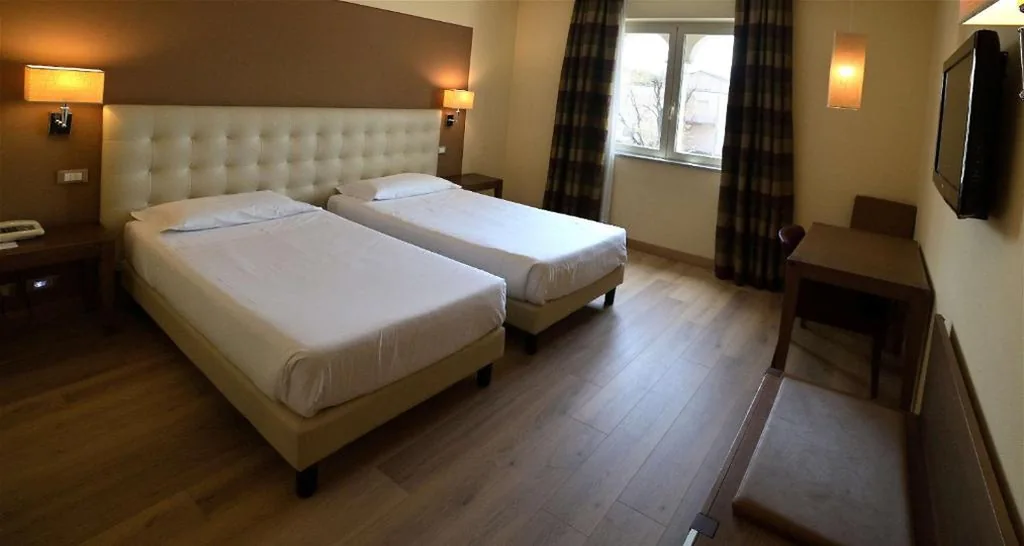Classic Twin Room — Best Western Grand Hotel Guinigi
