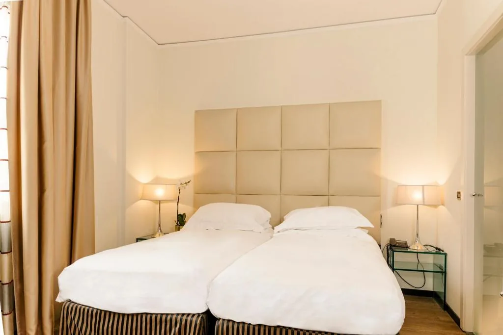 Classic Twin Room — Cosmopolitan Hotel