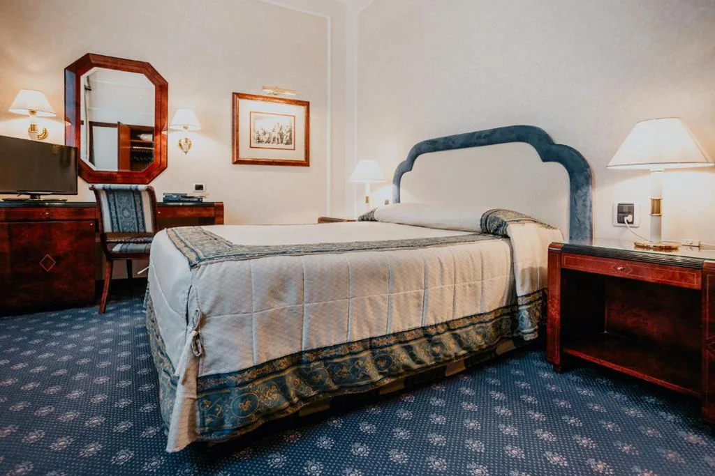 Classic Double or Twin Room — Hotel De La Ville