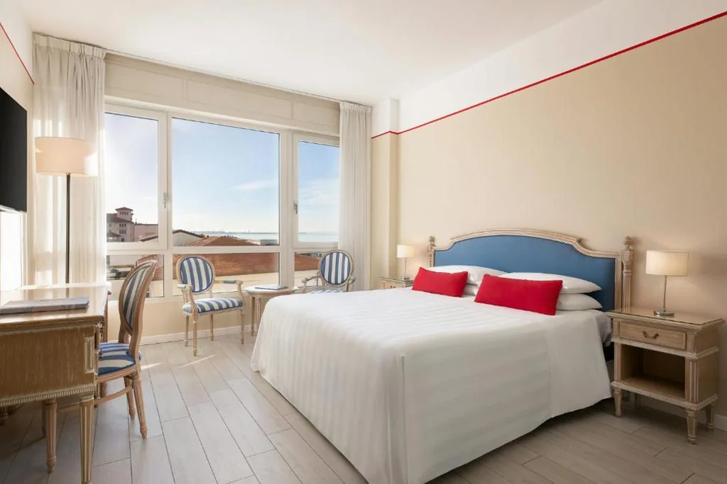 Classic Double or Twin Room — Hotel Sina Astor