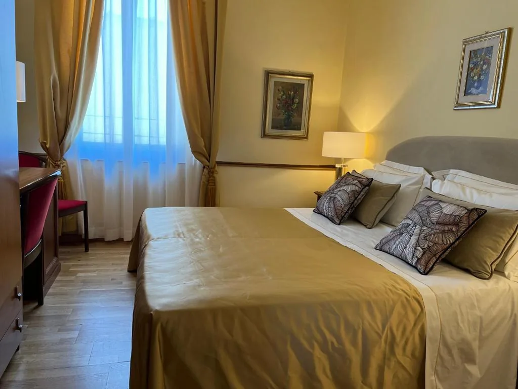 Camera Classic Matrimoniale/Doppia con Letti Singoli — Hotel Villani