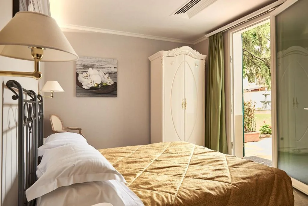Classic Double or Twin Room — Villa Royal