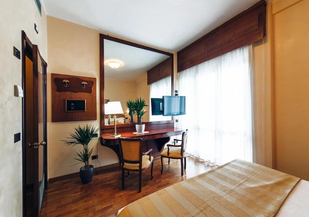Camera Comfort Matrimoniale/Doppia con Letti Singoli — Grand Hotel Excelsior