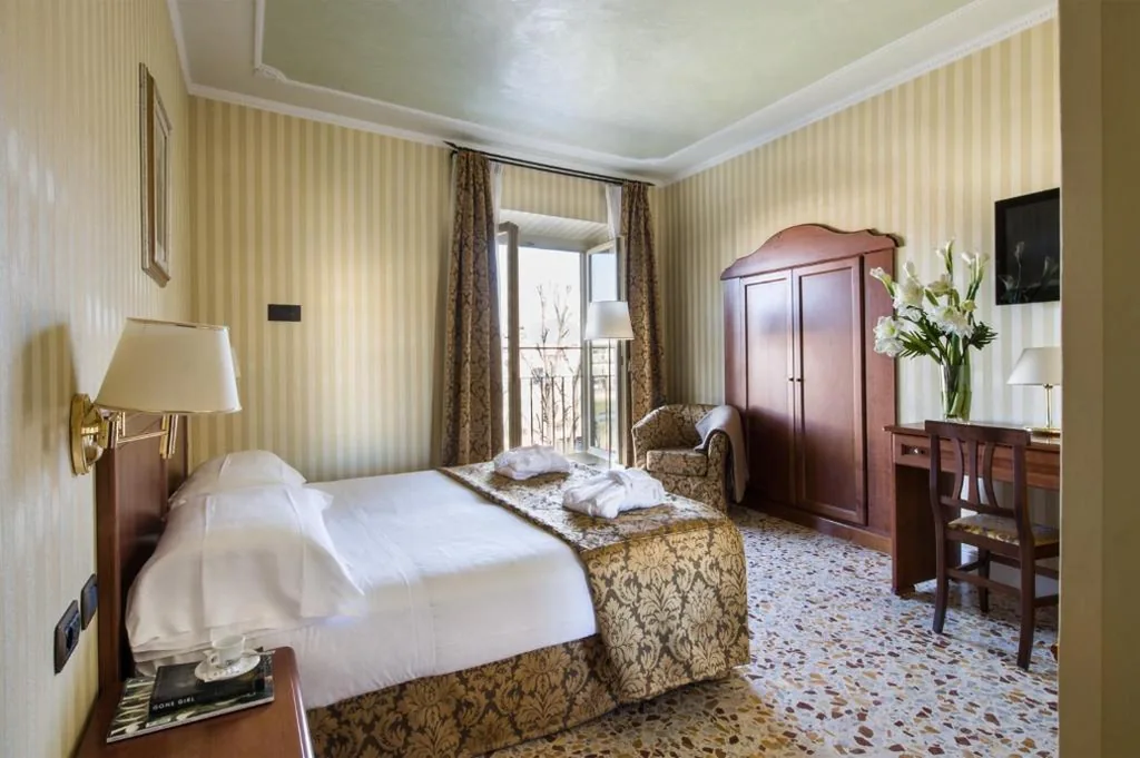 Camera Comfort Matrimoniale/Doppia con Letti Singoli — Hotel Silla