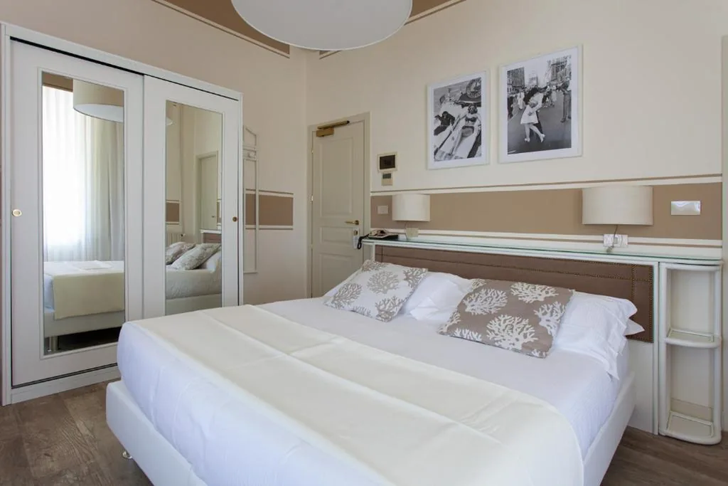 Camera Comunicante con Balcone — Hotel Olimpia