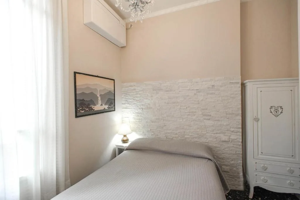 Camera con Letto Matrimoniale alla Francese — Hotel Masaccio