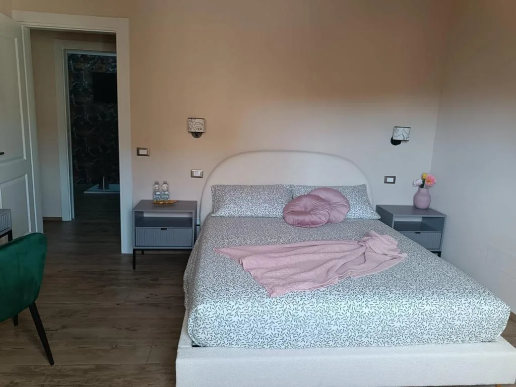 Deluxe Room (2 Adults + 1 Child) — House Delfina