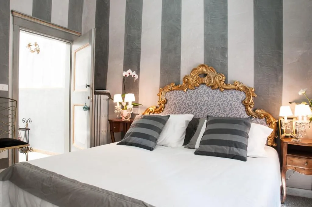 Deluxe Room — BIBI BOUTIQUE AREZZO Camere deluxe Cartazucchero & Cioccolato