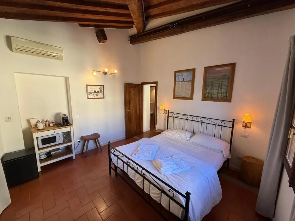 Deluxe Room with Cathedral View — Domus Plaza