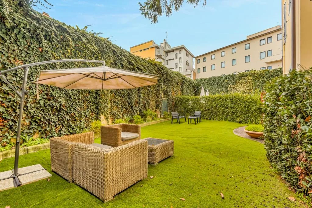 Camera Deluxe con Vista Giardino — Aurora Garden Lodging – Rooms & Apartment