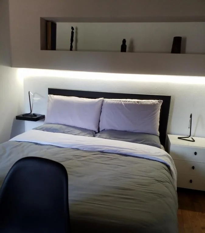 Deluxe Room — Contemporary Rooms