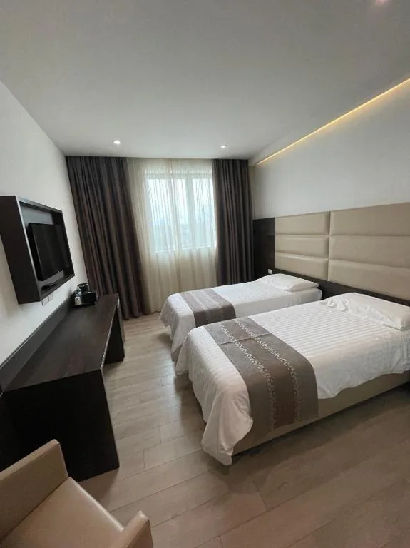 Deluxe Twin Room — HotelLuxuryPrato