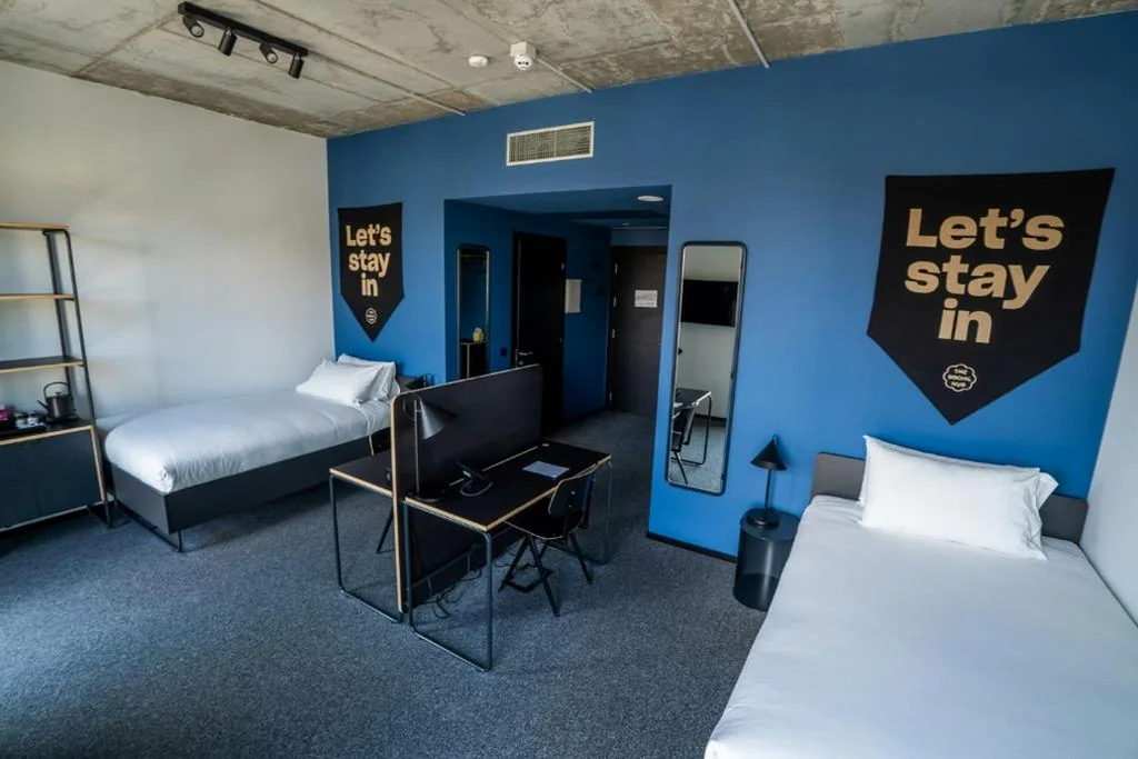 Camera Deluxe Doppia con Letti Singoli — The Social Hub Florence Belfiore