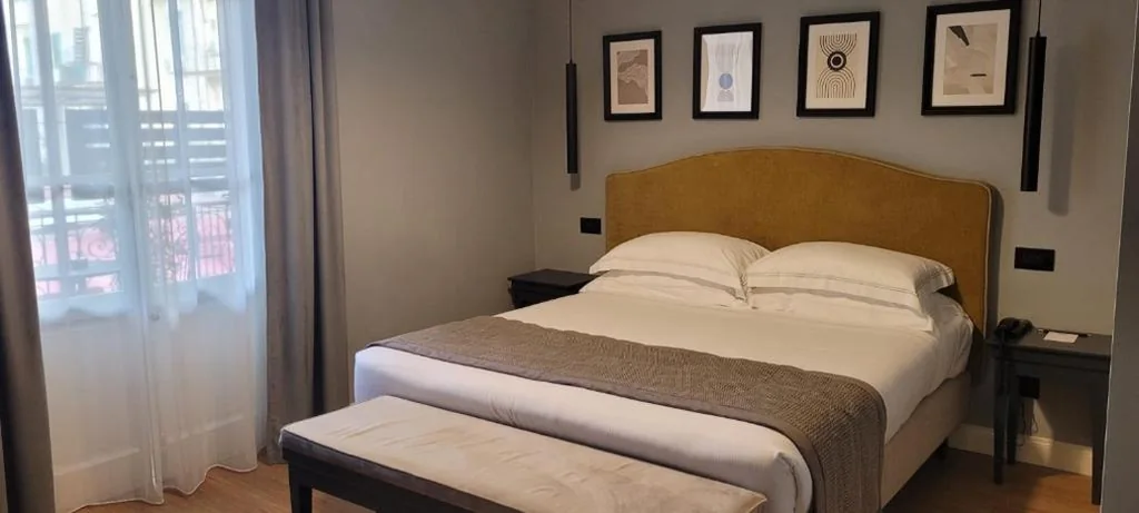 Camera Deluxe — Flom Boutique Hotel