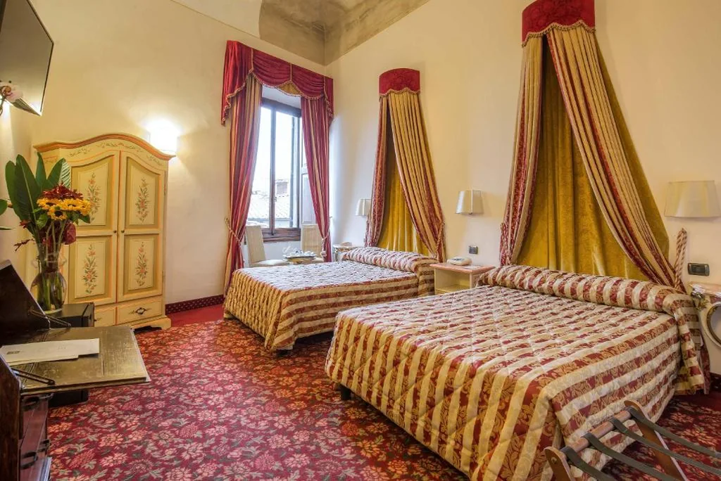 Deluxe Room — Hotel Paris